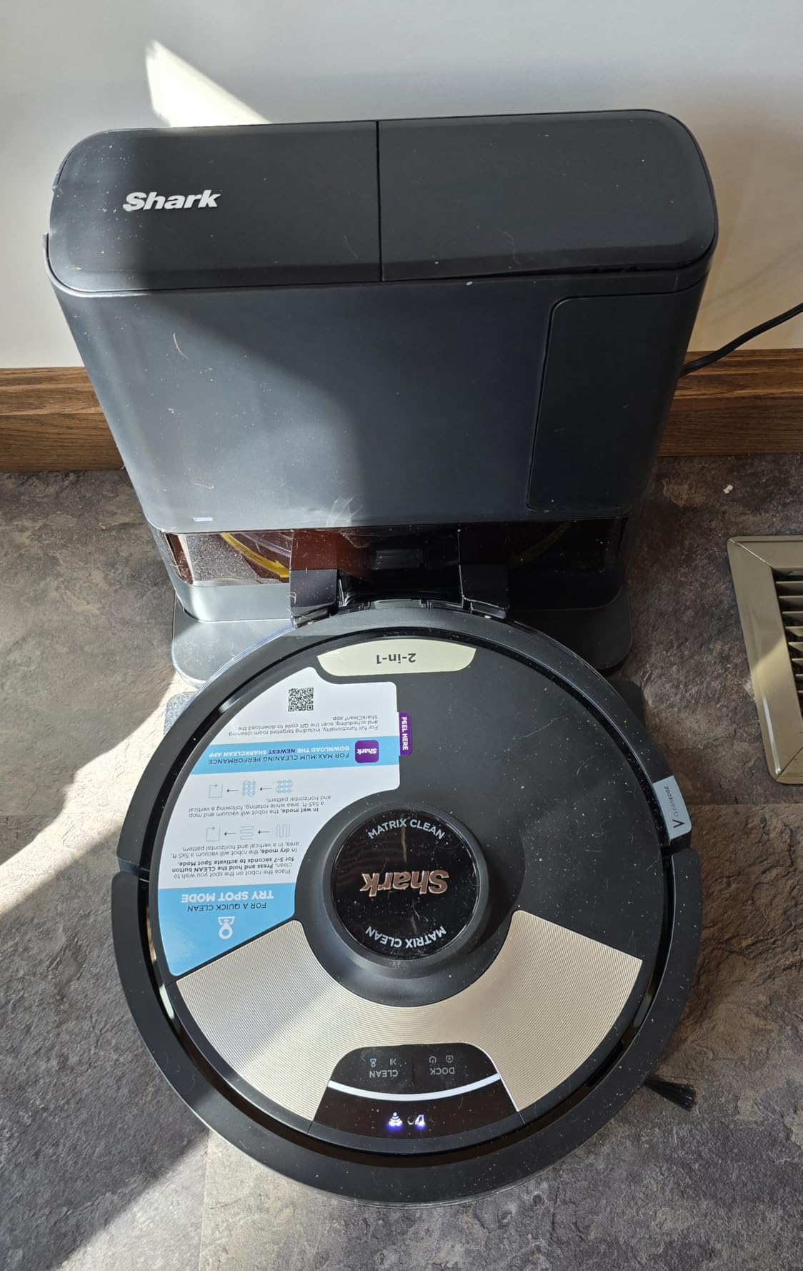 Shark Matrix Plus 2-in-1 Robot Vacuum & Mop, Black/Brass, AV2610WA | Sonic Mopping, Matrix Clean, CleanEdge, HEPA 60-Day Self-Empty Base, 360° LiDAR Mapping, Self-Cleaning Brushroll, Wi-Fi customer photo 1