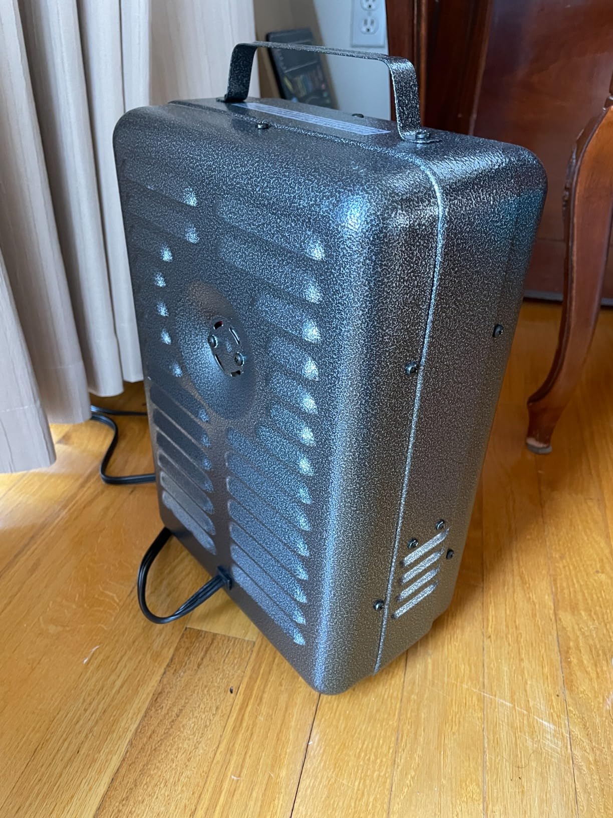 Shinic Space Heater, 1500W Milkhouse Heater with Thermostat, Stay Cool Durable Metal Housing, Overheat protection, 3-Prong Plug, Tip-Over Auto Shut Off, Utility Heater for Garage, Bedroom, Greenhouse customer photo 2