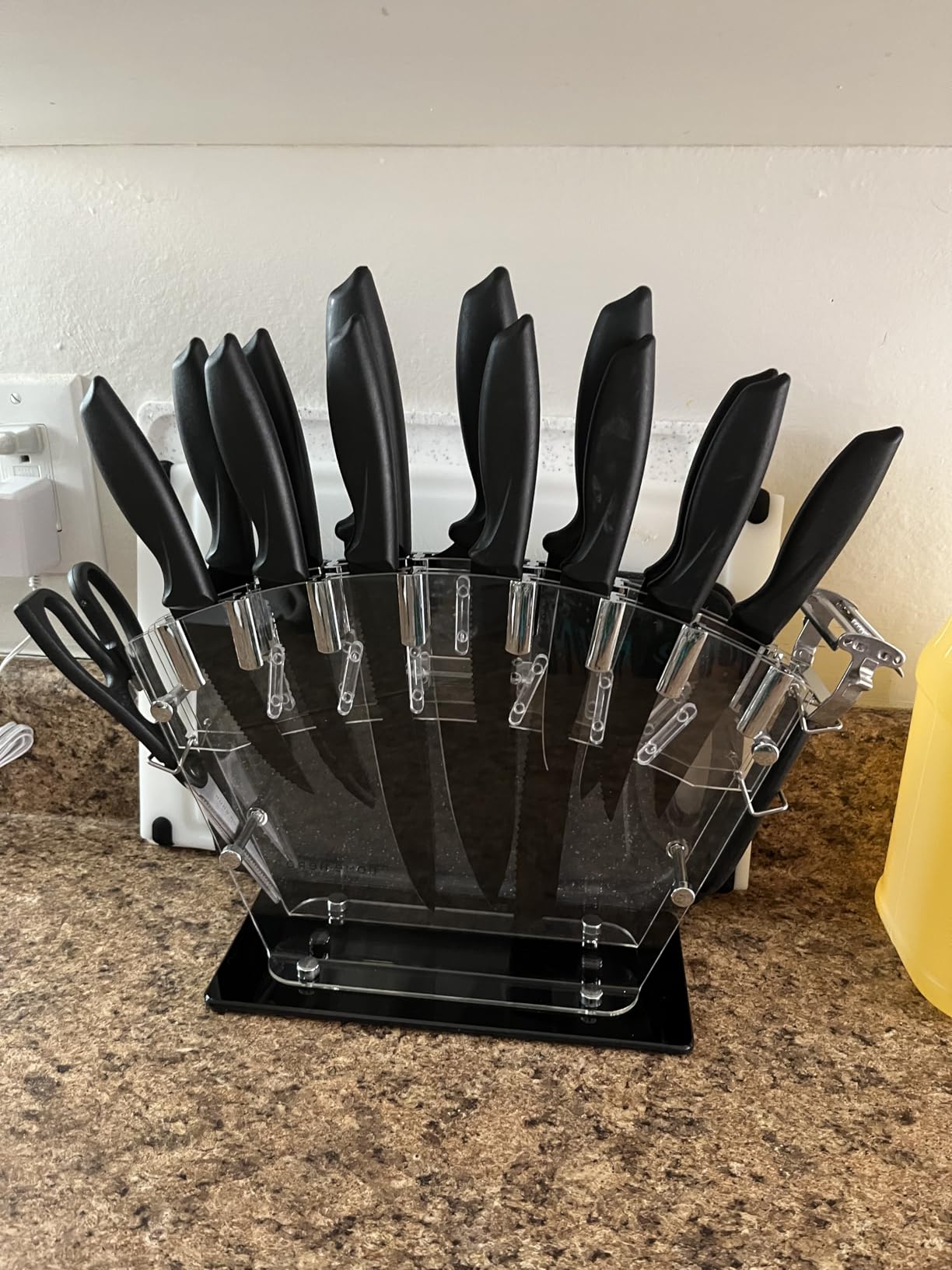 Home Hero High Carbon Stainless Steel Knife Set - Chef Knife Set Precision Slicing & Versatility - Nonstick Ceramic Coated Blades & Easy Cleaning - Ergonomic Handles & Secure Grip - 12-Piece, Black customer photo 1