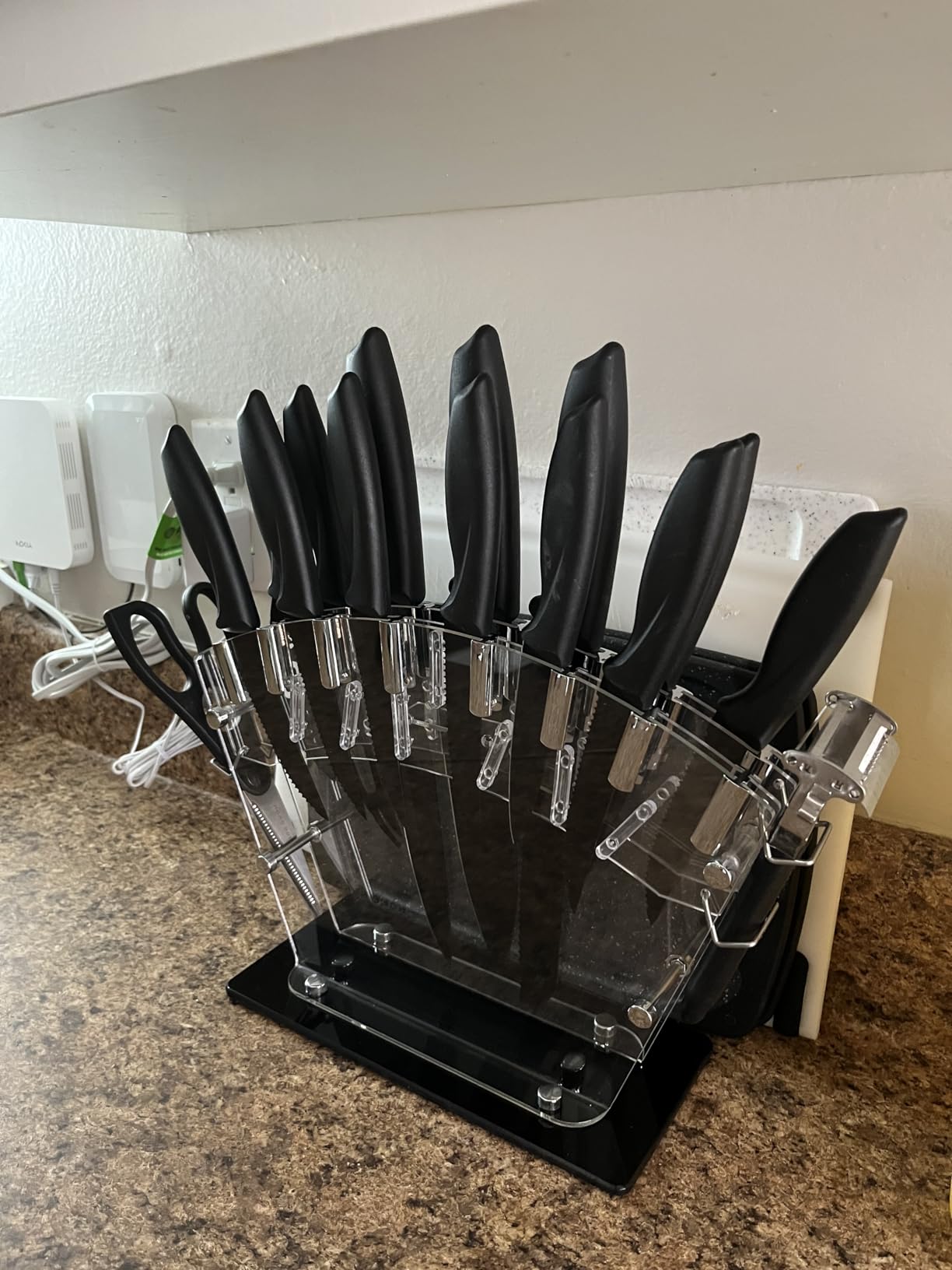Home Hero High Carbon Stainless Steel Knife Set - Chef Knife Set Precision Slicing & Versatility - Nonstick Ceramic Coated Blades & Easy Cleaning - Ergonomic Handles & Secure Grip - 12-Piece, Black customer photo 2