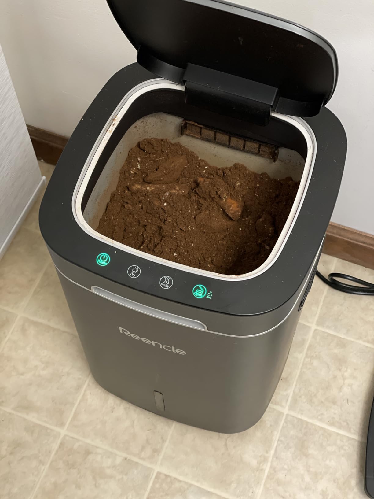 Reencle Prime Electric Composter - 14L Kitchen Composter, Decomposes Up to 2.2 lbs Food Waste Daily, Odorless Indoor Composting with Whisper-Quiet Technology & Rapid Decomposition (Silver) customer photo 2
