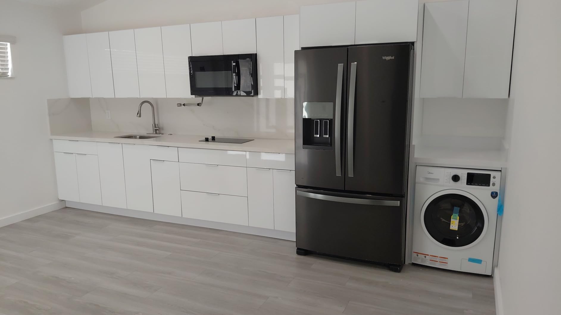 Midea 24 Inch All-in-One Front Load Washer Dryer Combo, 2.7 Cu.ft 26lbs Ventless Full-Automatic Washing Machine with Steam Care, Overnight Dry, 1400 RPM 16 Wash Cycles, White customer photo 1