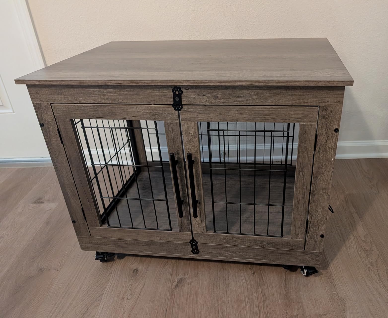 Dog Crate Furniture with Cushion, Wooden Dog Kennel Indoor with Double Doors, Dog Cage with Wheels, Dog House Side End Table for Small Medium Dogs up to 45 lb, 32.5