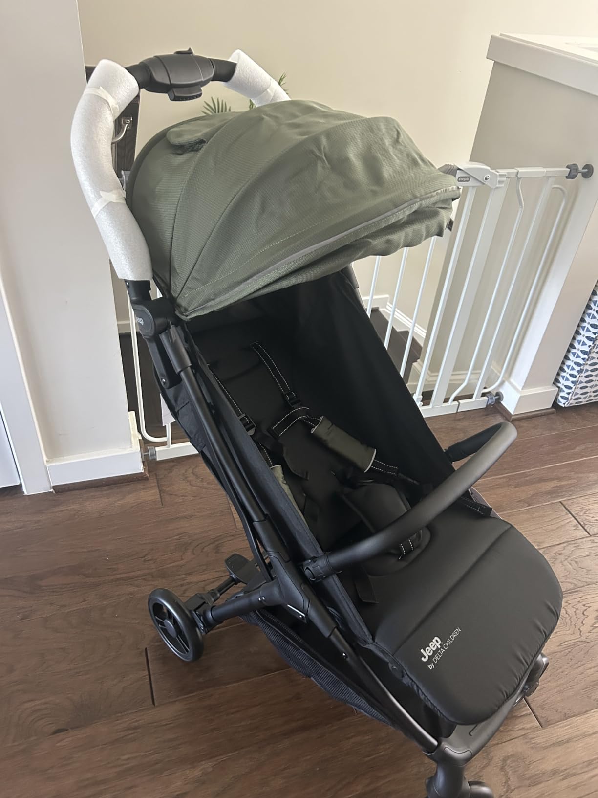 Jeep Altitude Compact Travel Stroller by Delta Children Greenguard Gold, Easy One Hand Fold, Lightweight, Extendable Canopy with Peek-a-Boo Window, Reclining Seat, 4 Wheel Suspension, Olive Green customer photo 1