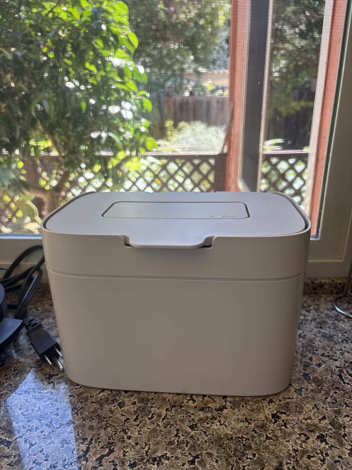 KAZAI Compost Bin Kitchen 'Elin' | 1.2 GAL / 4.5L Countertop Compost Bin with Wooden Lid & Filter | Odor-Free, Dishwasher Safe, with Inner Bucket | Off-White/Bamboo customer photo 1