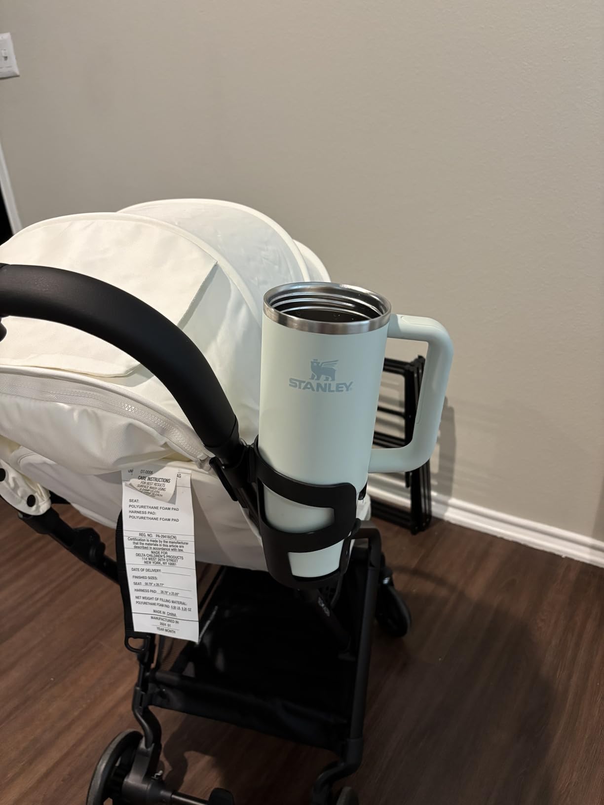 Delta Children Icon Ultra Compact Lightweight Everyday & Travel Stroller - One-Hand Fold - Only 15.6 Pounds - Fits in Overhead Compartments - Greenguard Gold Certified - Multi-Position Recline, Cream customer photo 2