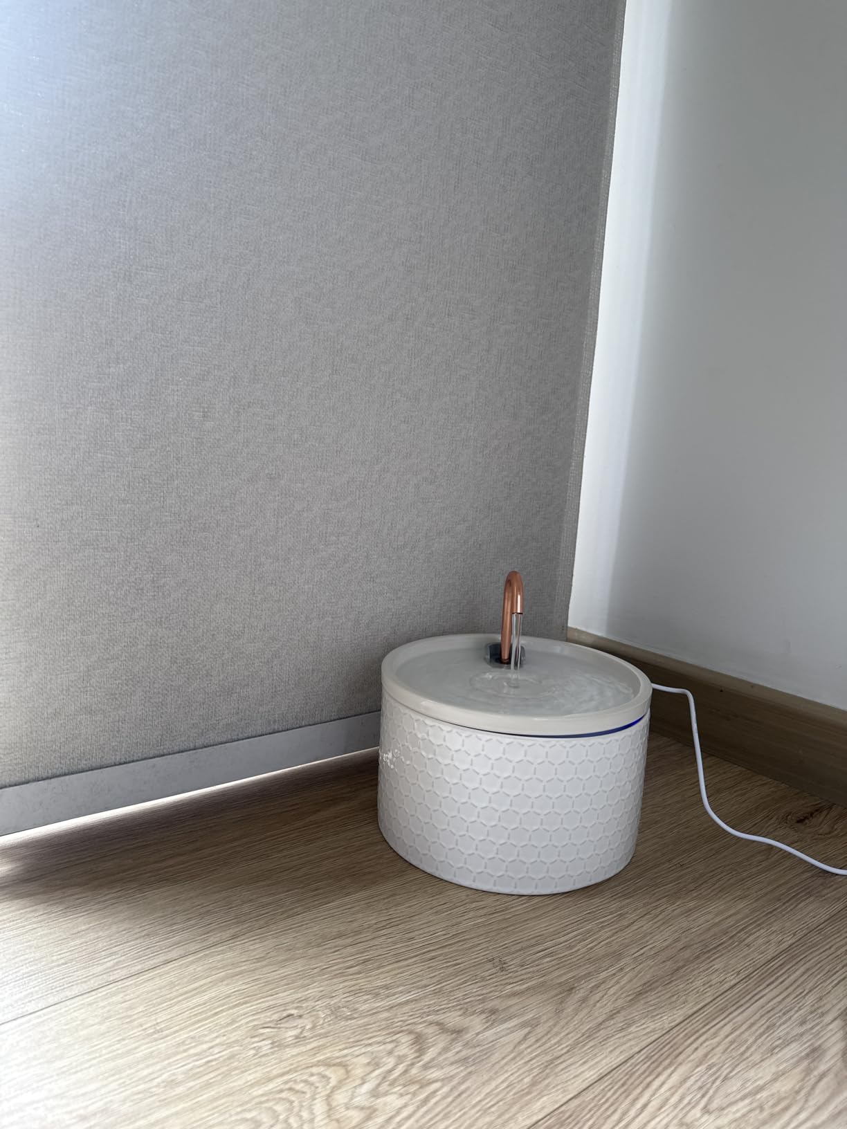DOOOB Ceramic Cat Water Fountain, 2.1L/71oz Ceramic Cat Fountain, Automatic Ceramic Water Fountain for Cats, Pet Water Fountain with Ultra-Quiet Pump and 3 Filters & 3 Sponges (White) customer photo 2