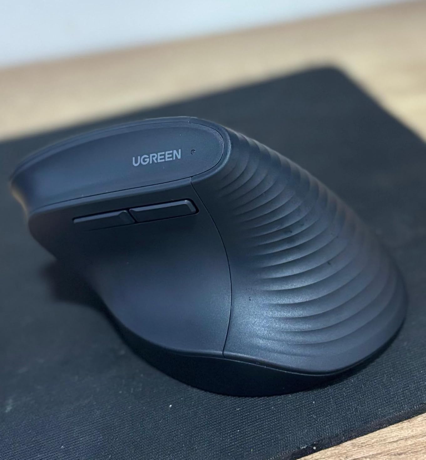 UGREEN Vertical Mouse, Wireless Bluetooth Ergonomic Mouse, Dual-Mode (BT 5.4 & USB 2.4G), Quiet Clicks, 4 Adjustable DPI (1000/1600/2000/4000), Compatible with Windows/Mac/Linux/Android/ChromeOS customer photo 1