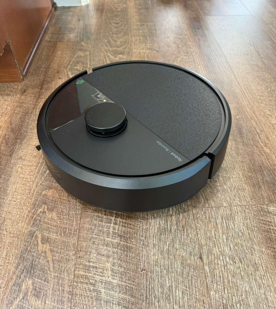 iRobot Roomba Plus 405 (G185) Combo Robot Vacuum & Mop with AutoWash Dock - Spinning Mop Pads, Self-Empties, Pad Washing & Drying, Self-Cleaning, Pad-Lift, LiDAR Navigation customer photo 2