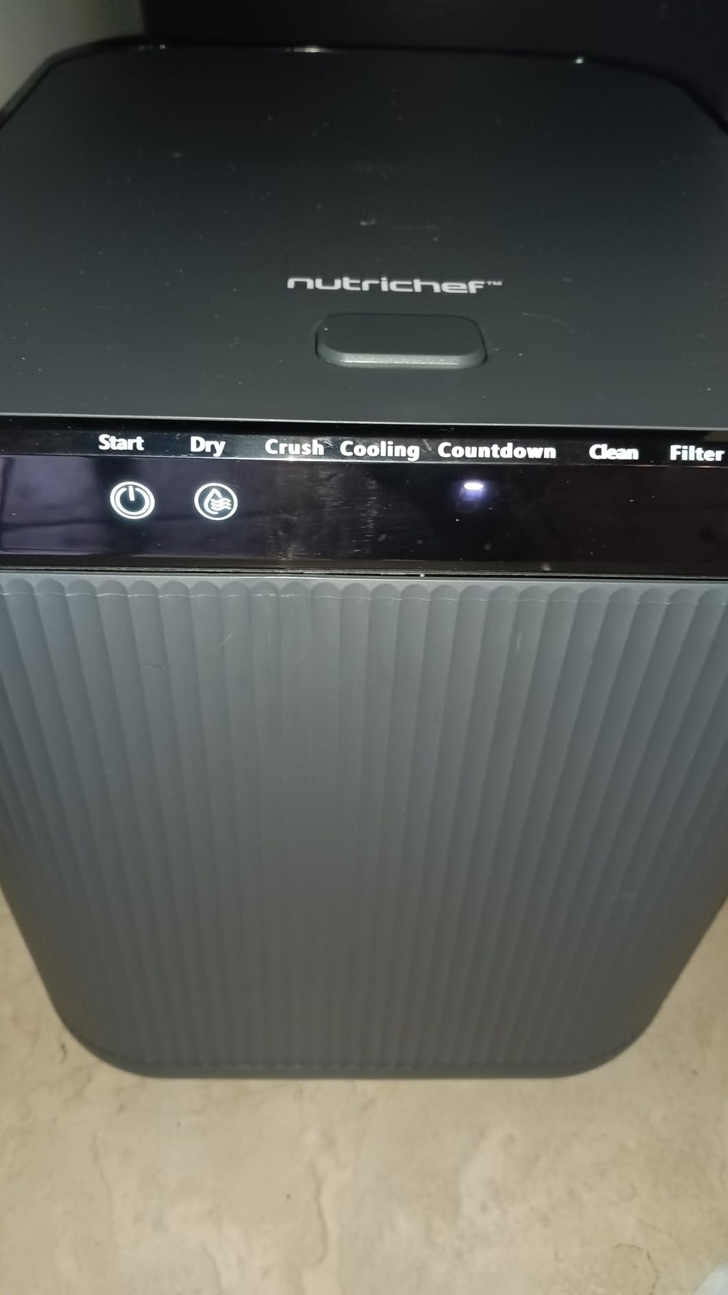 NutriChef Electric Kitchen Composter | 3 Quart Food Recycler | Food Waste Compost Bin for Countertop | 1 Button to Compost, Easy to Clean Composter Bucket | Low Noise, Odorless & Auto Clean | White customer photo 1
