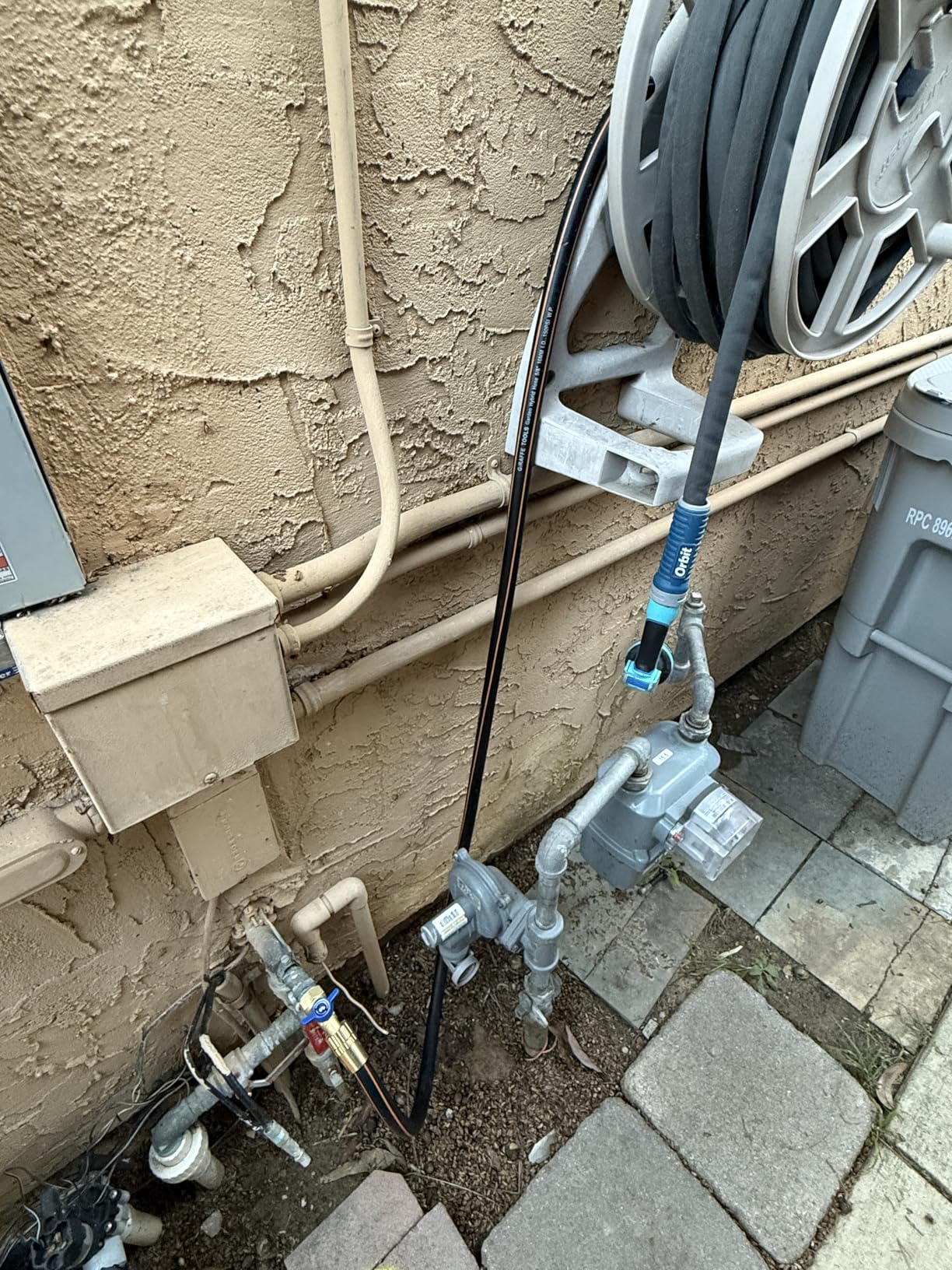 Giraffe Tools Wall Mounted Pressure Washer Essential 100FT with 1800W Motor | 2900 PSI 2.2 GPM Electric Power Washer with Retractable Hose, Automatic Rewind, 4 Nozzles, Foam Cannon for Cars/Fences/Patios customer photo 2