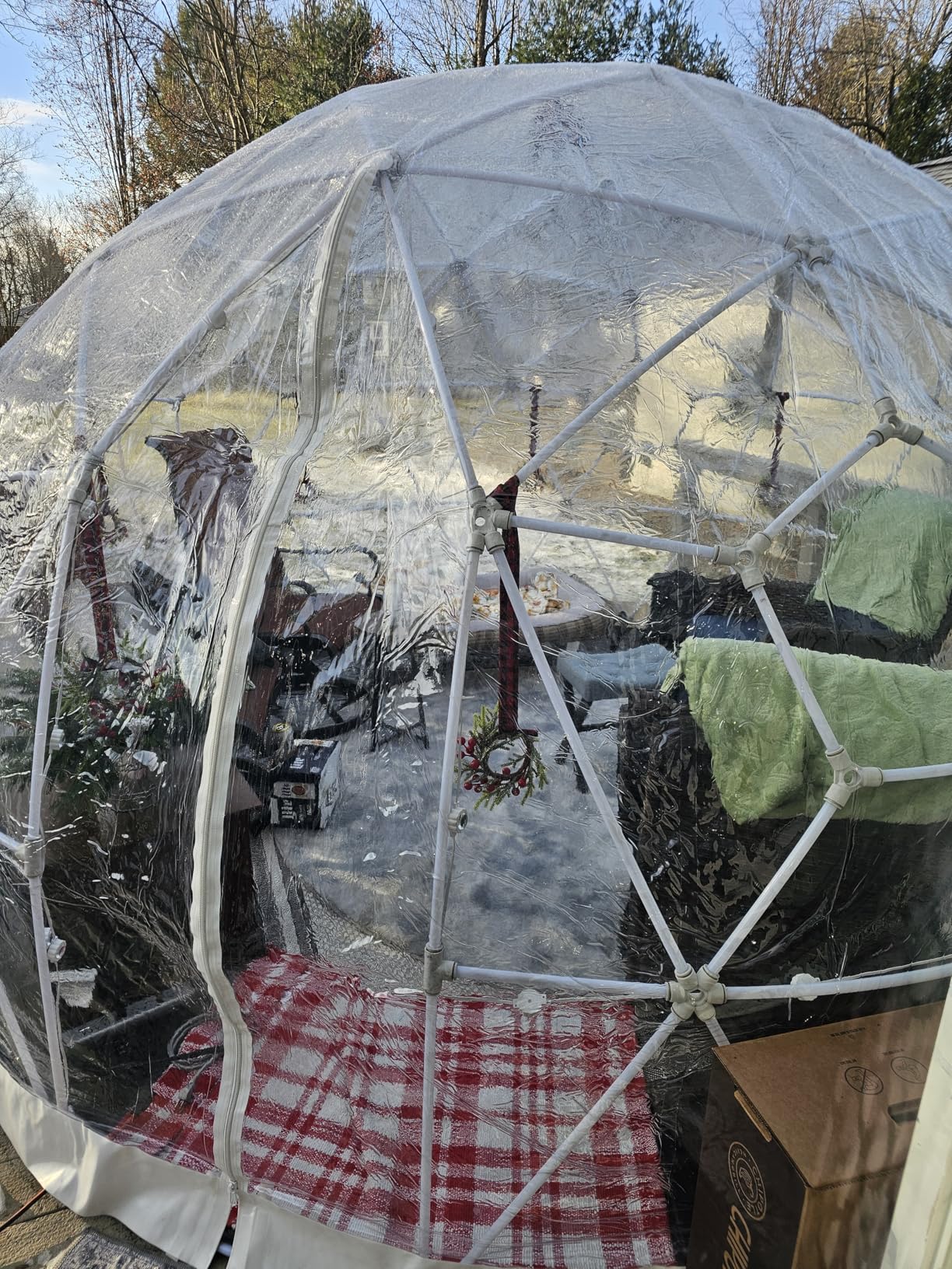 VEVOR Garden Dome Tent, 9.5 x 5.7 ft Outdoor Clear Bubble Tent for 2-4 Person, Weatherproof Geodesic Dome Greenhouse with Window, PVC Transparent customer photo 2
