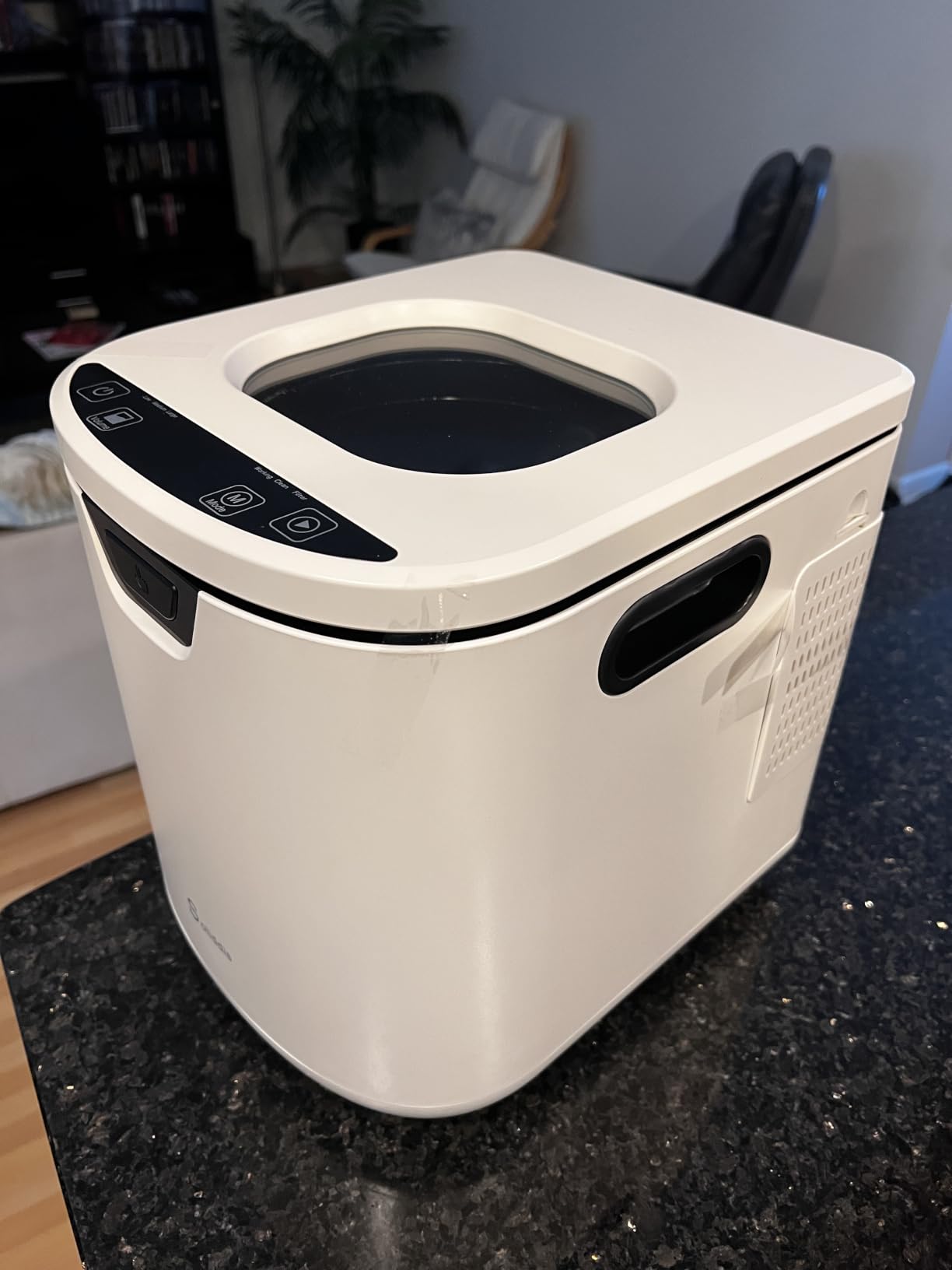 4.2L Electric Composter for Indoor Kitchen, Smart Food Waste Recycler, Turns Garbage to Compost in 4-6 Hours, Odorless Countertop Disposal with 900ML Carbon Filter & Self-Cleaning customer photo 2