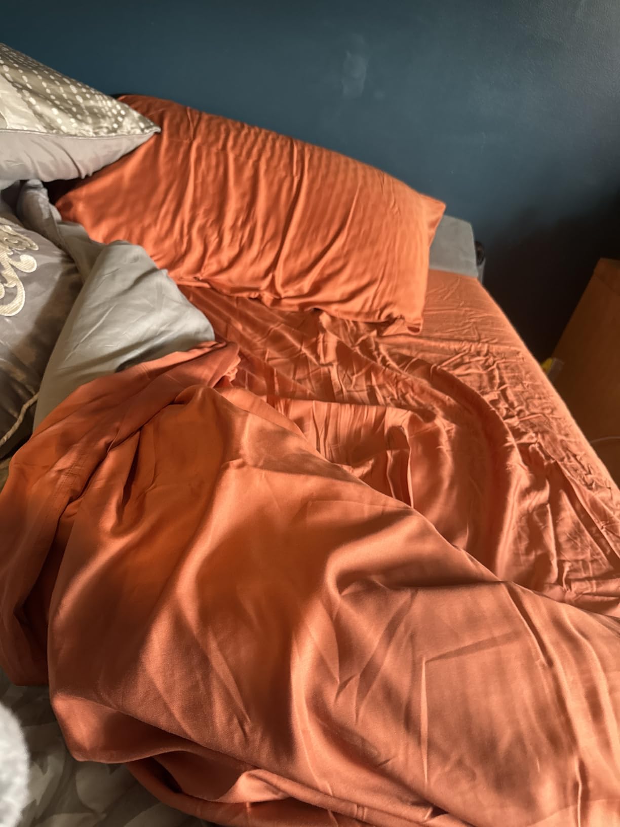BAMPURE Luxury Series Queen Sheet Set - 100% Pure Viscose Bamboo Sheets - Super Soft, Cooling for Hot Sleepers - Deep Pocket (Up to 16'') (White) customer photo 1