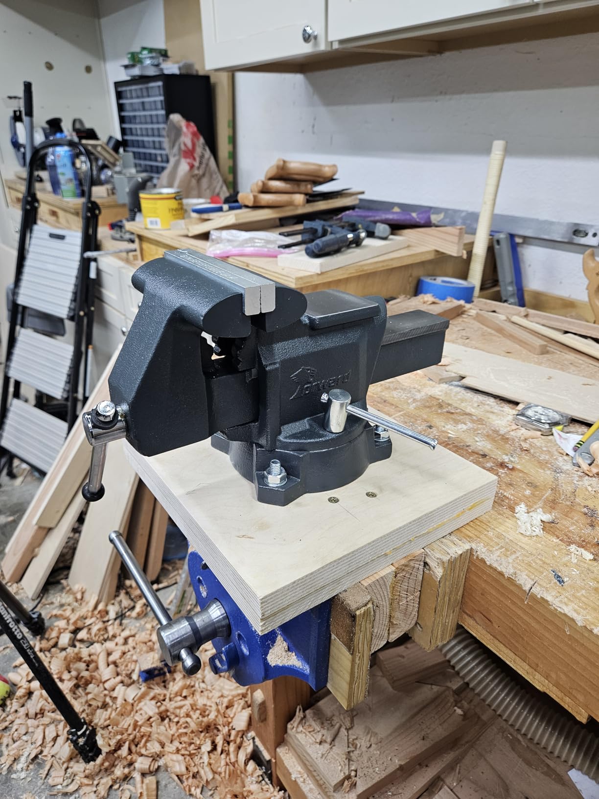 Forward CR80A 8 Inch Bench Vise Heavy Duty Vice with Anvil and 190 Degrees Swivel Base customer photo 1