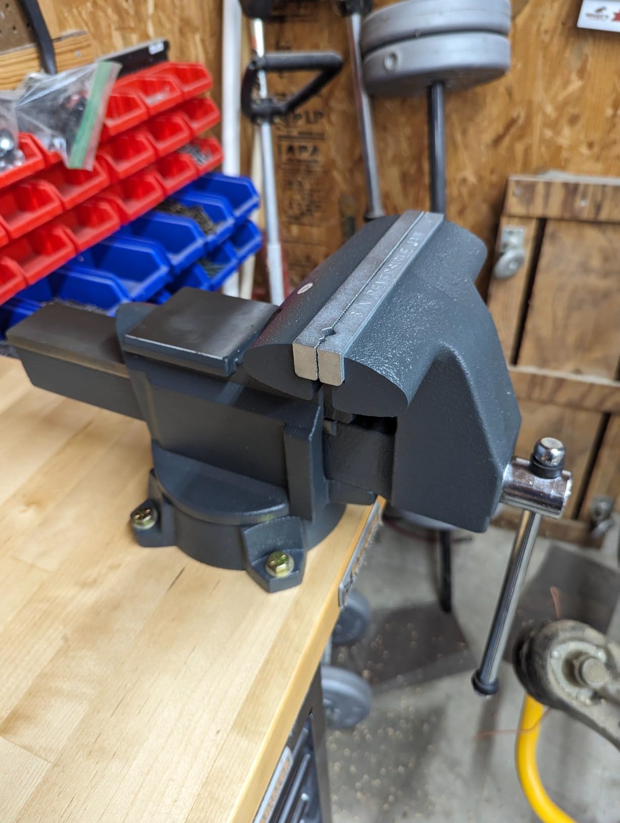 Forward CR80A 8 Inch Bench Vise Heavy Duty Vice with Anvil and 190 Degrees Swivel Base customer photo 2