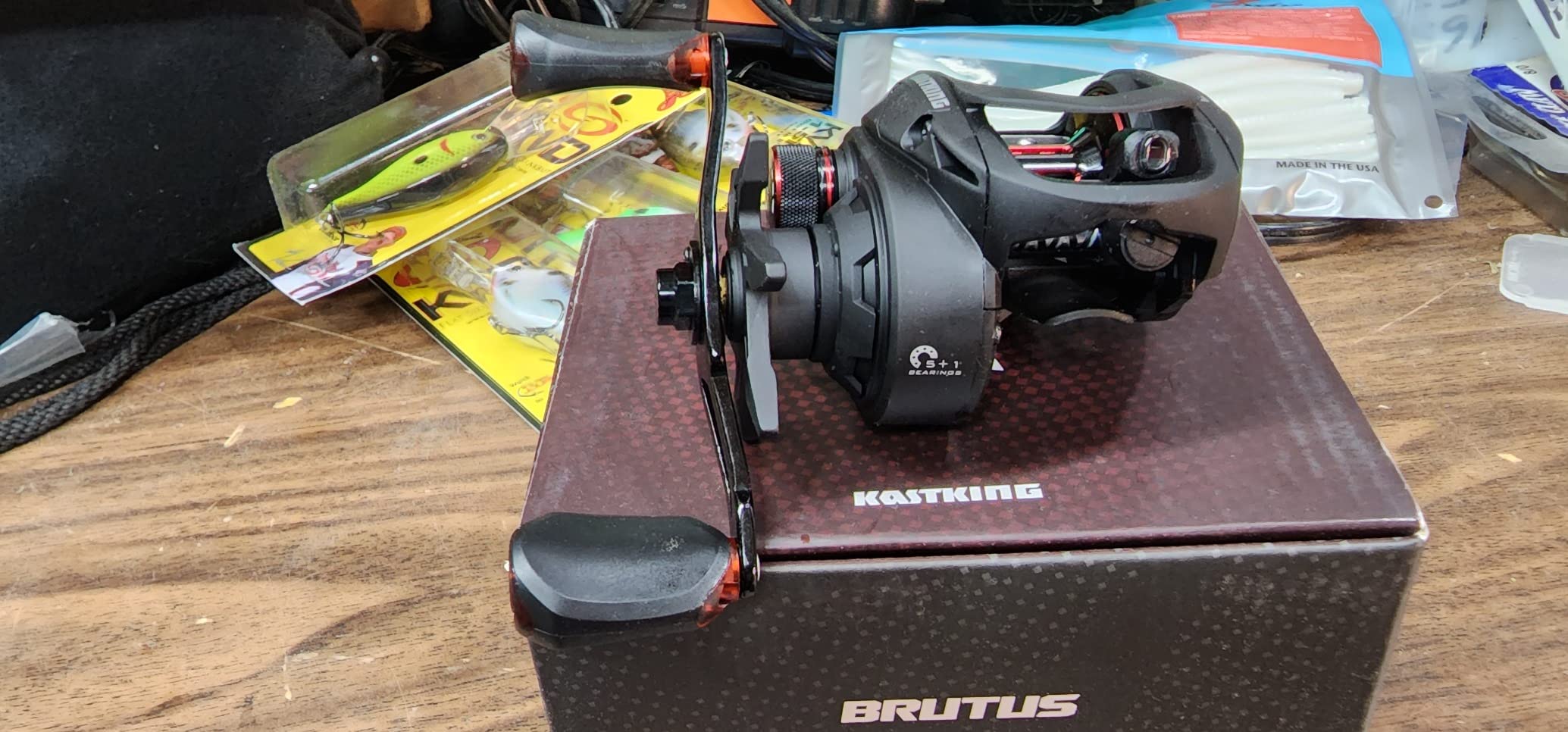KastKing Brutus Baitcasting Fishing Reel, Graphite Frame, 7.2:1 Gear Ratio, 5+1 Shielded Stainless-Steel Ball Bearings,10 Button Magnetic Braking System, 17.6LB Carbon Fiber Drag, Aluminum Handle customer photo 2