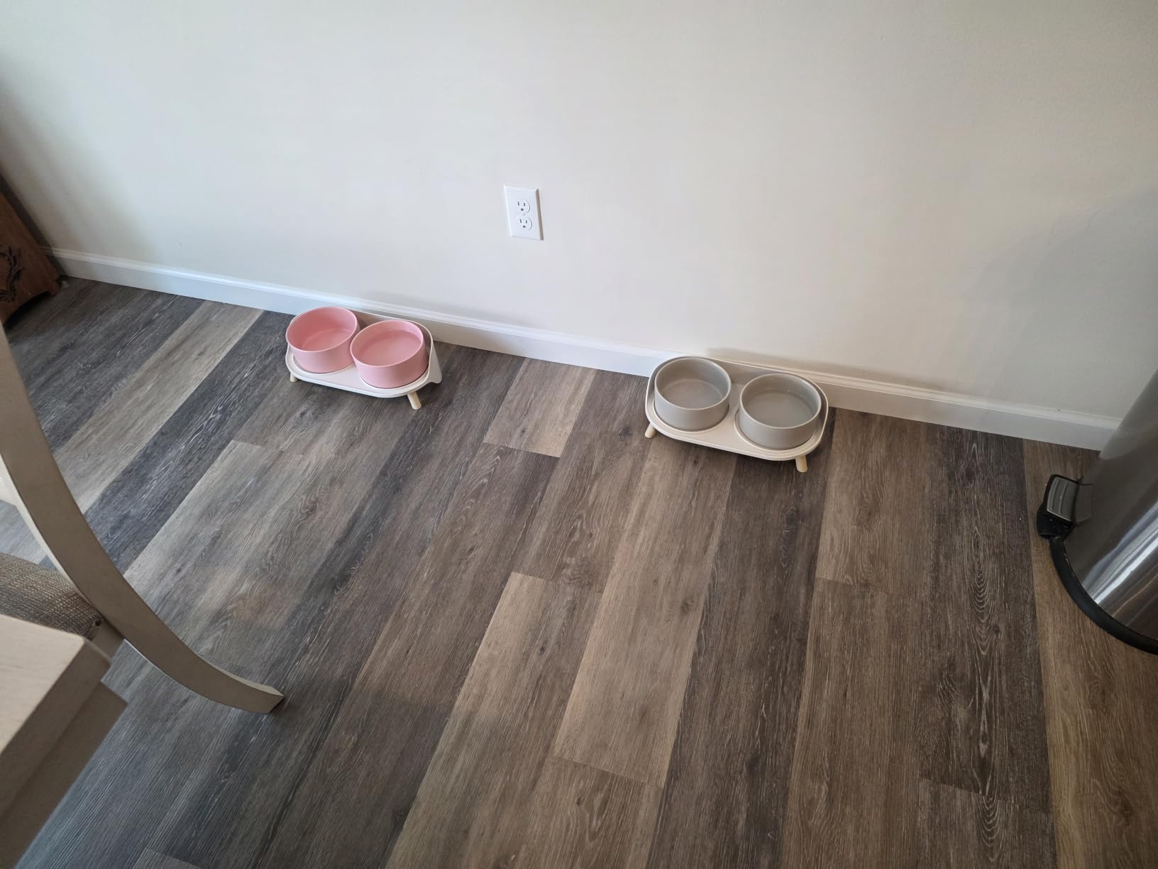 Elevated Ceramic Dog Bowl Set - Double Dog Feeding Bowls with Stand Splash Proof - Raised Dishes for Food and Water - Ideal for Small to Medium Dogs - 2 x 720 ml - 11.3 oz - White customer photo 1