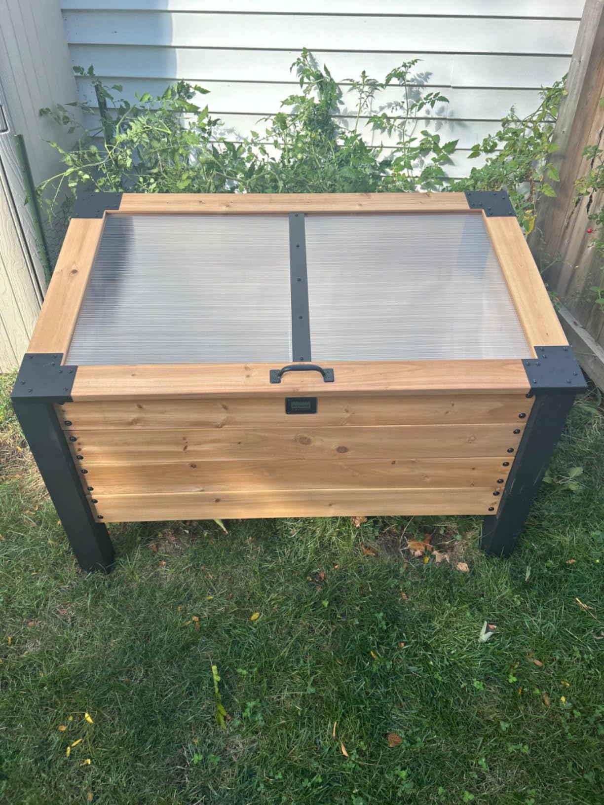 Backyard Discovery Aggie 4' x 2' Cedar Wood Cold Frame Portable Mini Greenhouse, Raised Garden Planter with Temperature-Activated Polycarbonate Lid, Mesh Drainage for Year-Round Outdoor Gardening customer photo 2
