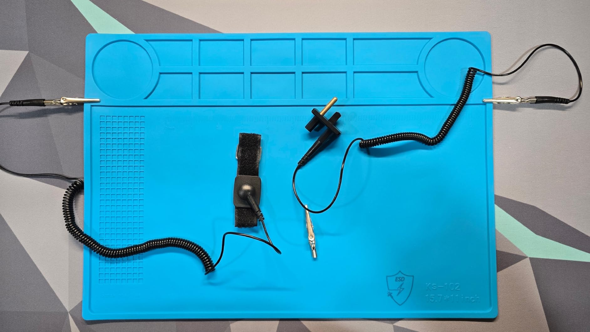 Kaisiking Anti-Static Mat Kit for Electronics Computer Repair or Soldering | 15.7'' x 11'' Heat Resistant Soldering Mat with Anti Static Wrist Strap, Grounding Wire, Grounding Plug and ESD Pad customer photo 1