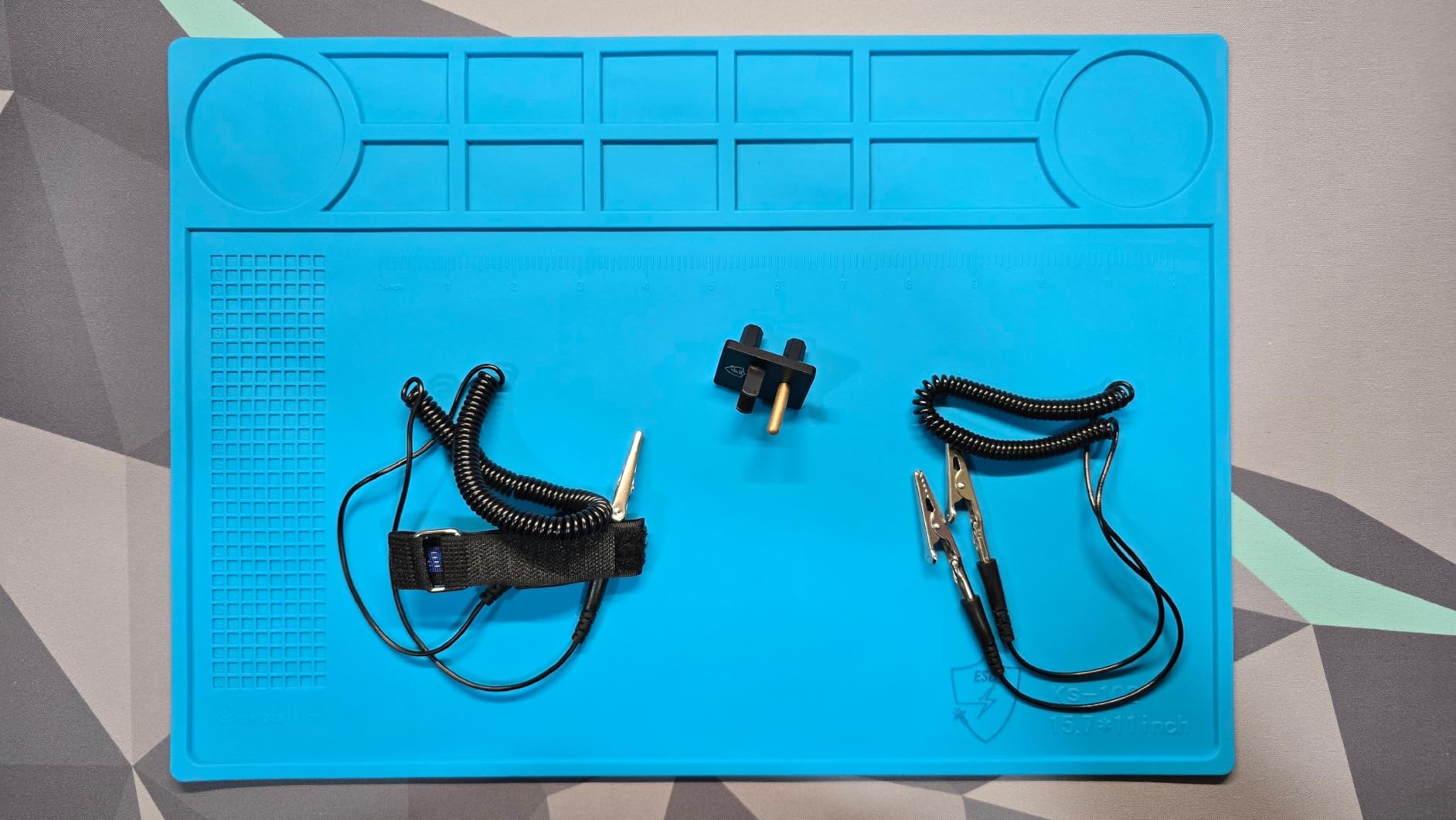 Kaisiking Anti-Static Mat Kit for Electronics Computer Repair or Soldering | 15.7'' x 11'' Heat Resistant Soldering Mat with Anti Static Wrist Strap, Grounding Wire, Grounding Plug and ESD Pad customer photo 2