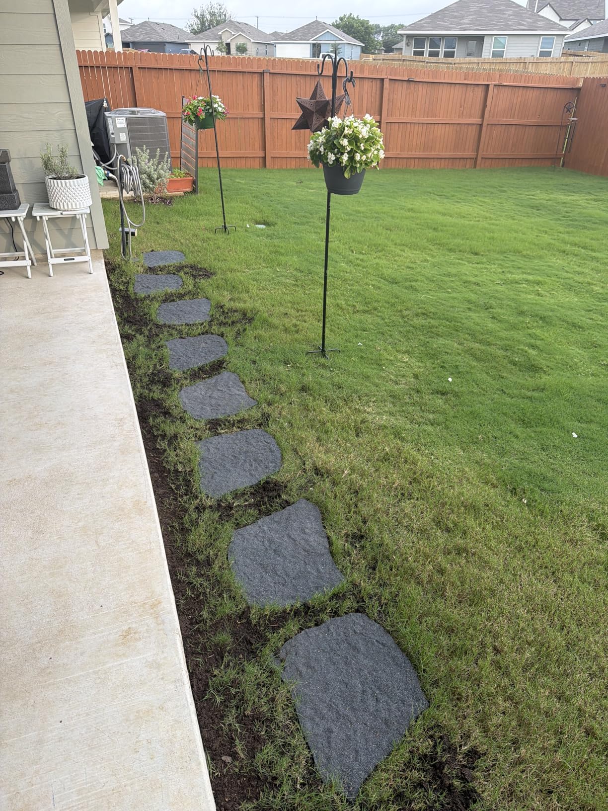 TierraVerde Natural Rock Rubber Stepping Stones, 18