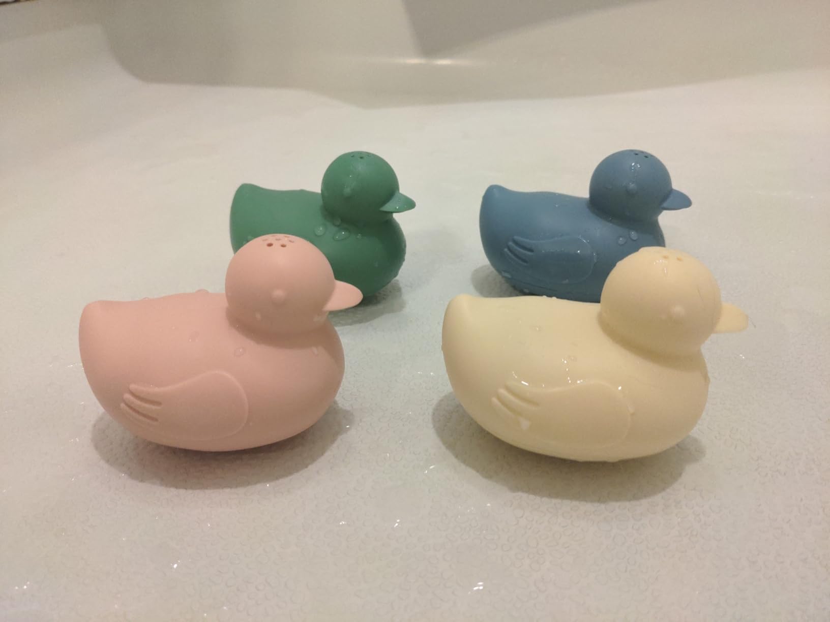 haakaa Dinky Splash Duck Silicone Baby Bath Toy, Detachable & Mold Free Food Grade Silicone Bath Ducks Toys, BPA-Free Squeeze Bathtub Toys, Floating Bath Tub Toys for Babies 6m+ customer photo 2